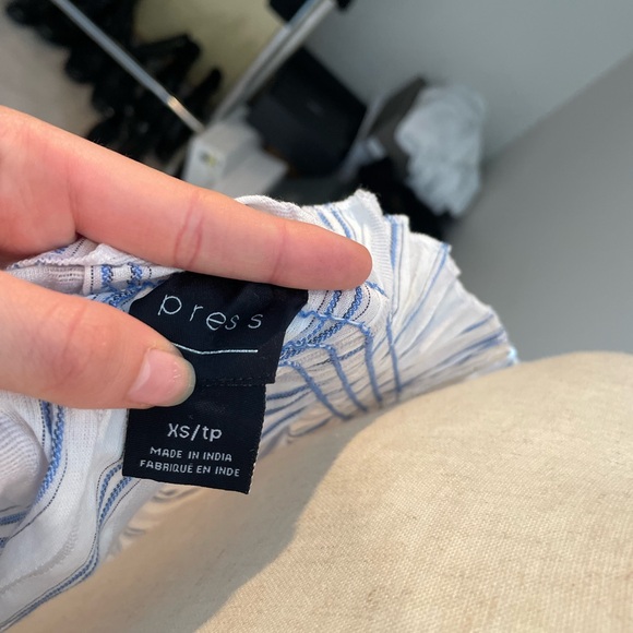 Off the shoulder Stripped Top - Picture 4 of 5